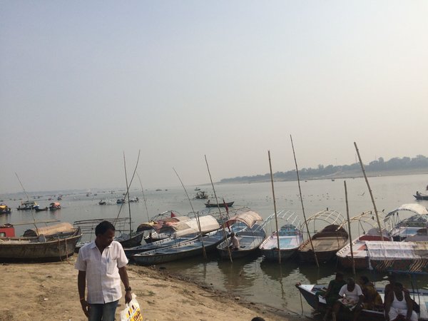 Boats On The Ganges River — city wallpaper, 3K